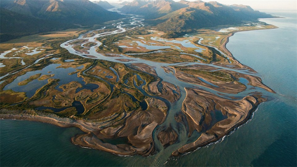 Floder og deltaer: Naturens formgivere Title Image