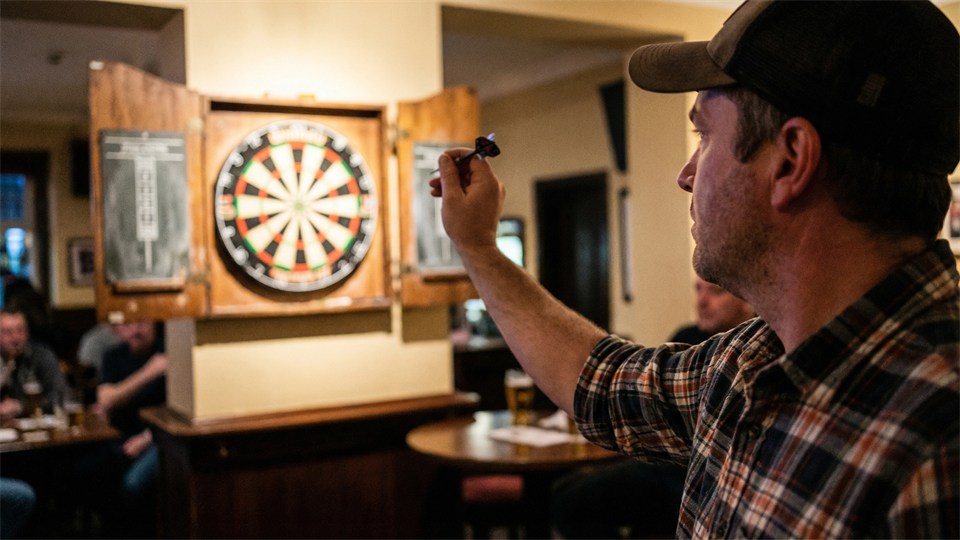 Darts player focusing on double segment